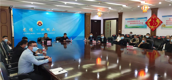 山東科技大學(xué)實(shí)用礦山壓力研究中心主任石永奎教授、郝建博士應(yīng)邀赴龍煤雙鴨山礦業(yè)集團(tuán)進(jìn)行技術(shù)交流